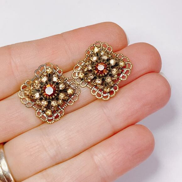 Vintage Signed Avon 1970s Square Gold Tone Filigree Amber Rhinestone Earrings - Picture 3 of 10